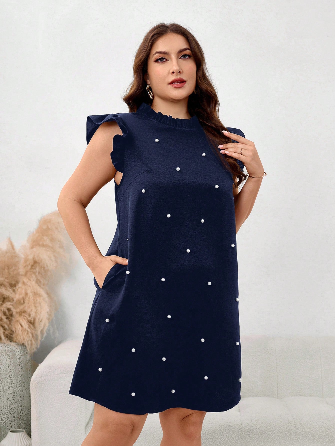 Vestido Luar com Gola Sofisticada Plus Size